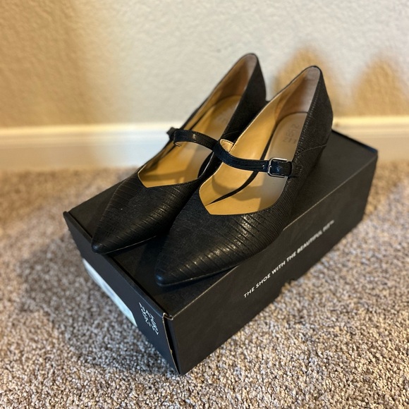 Naturalizer Florencia Pointed Toe Mary Jane - Picture 3 of 5